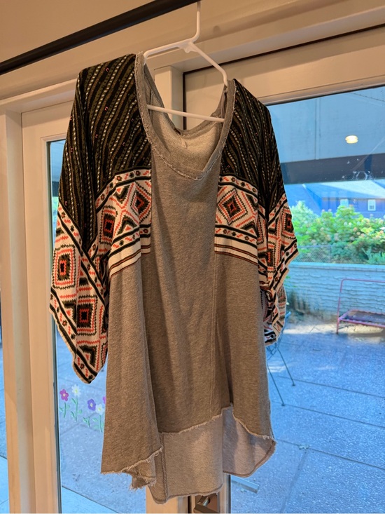 Free People Tops - Free People Light Gray Asymmetrical 3/4 sleeve Unit